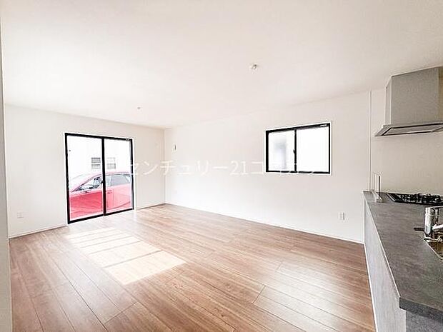 LDK16.7帖+3.1帖ゆったりと過ごせる19帖超のLDK。明るいリビングでご家族の団らんを楽しめます。