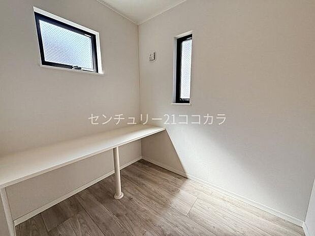 2階スタディールーム2.5帖テレワーク用のスペースや書斎、お子様の学習スペースなどに便利なカウンター付のスタディールーム。趣味やライフスタイルに合わせて様々な使い方が可能です。