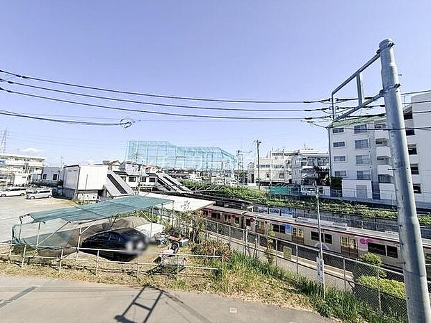 バルコニーからの眺望バルコニーからの眺めは開放感たっぷり!広がる風景を見渡しながらホッと一息、リフレッシュできる贅沢な時間を過ごせます。