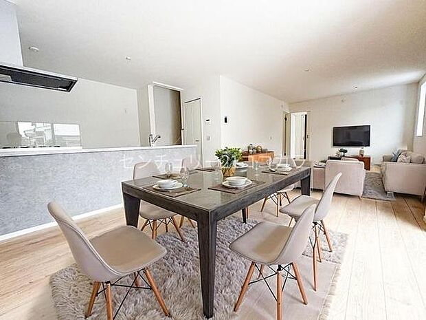 LDK19.2帖+3帖 ※画像は実際の写真をもとに家具をCG合成したものです。