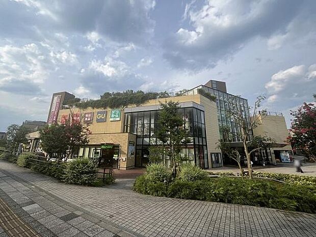 イオンモール多摩平の森まで3743m