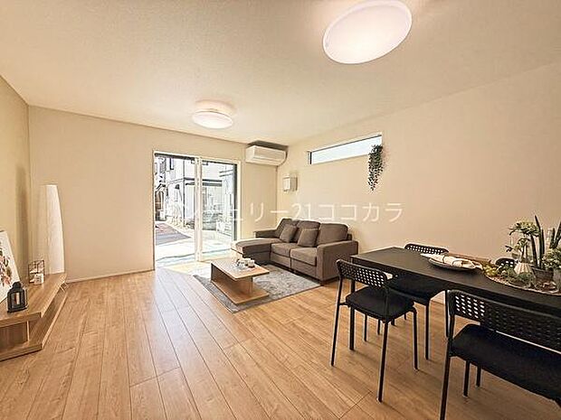 LDK16.6帖奥行きのあるリビングは、ダイニングとくつろぎスペースを分けてレイアウト可能です!木のぬくもりを感じるナチュラルな内装が、リラックスタイムをより上質なものにしてくれます。