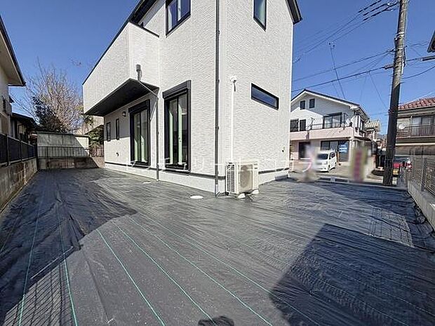 お庭日当たりの良い広々としたお庭スペース!お子様と一緒に夏はプール遊びを楽しんだり、ガーデニングに挑戦したりと、お家での過ごし方が広がります。