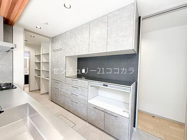 キッチン、カップボード