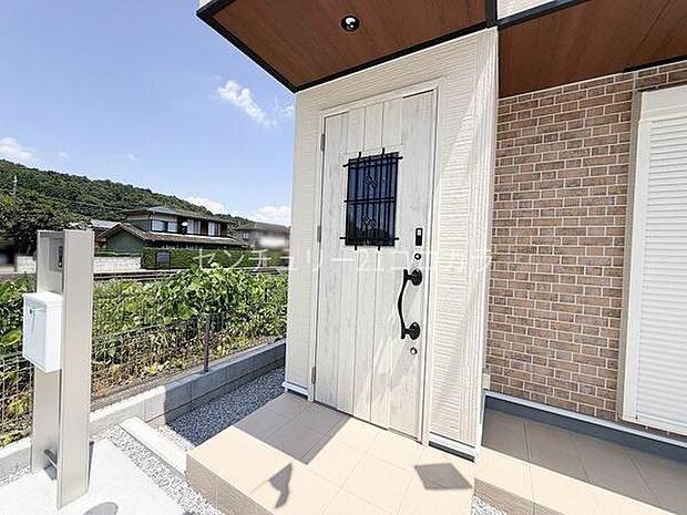 玄関ドア ポスト、チャイム付門柱