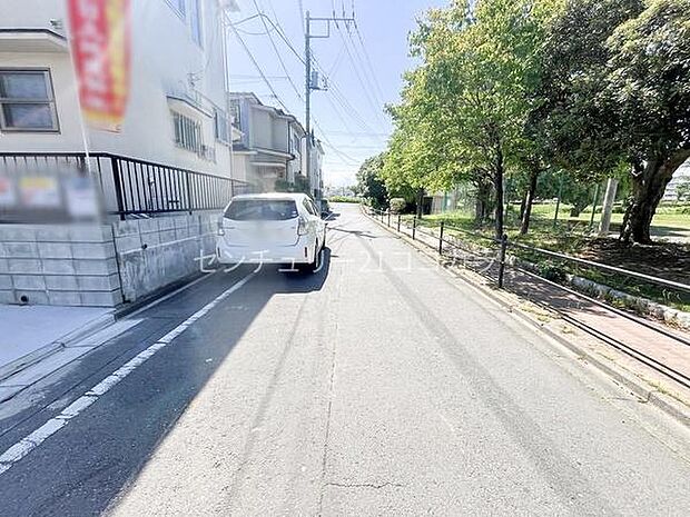 前面道路を含む現地写真
