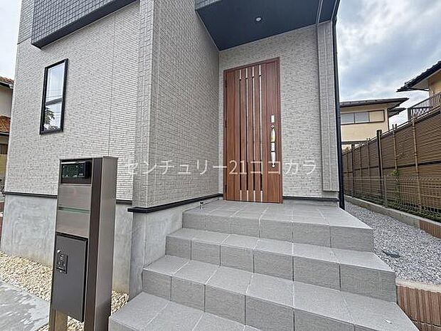玄関ドア ポスト、チャイム付門柱