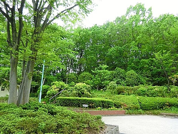 百草台自然公園まで1300m