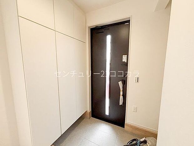 玄関、土間収納付
