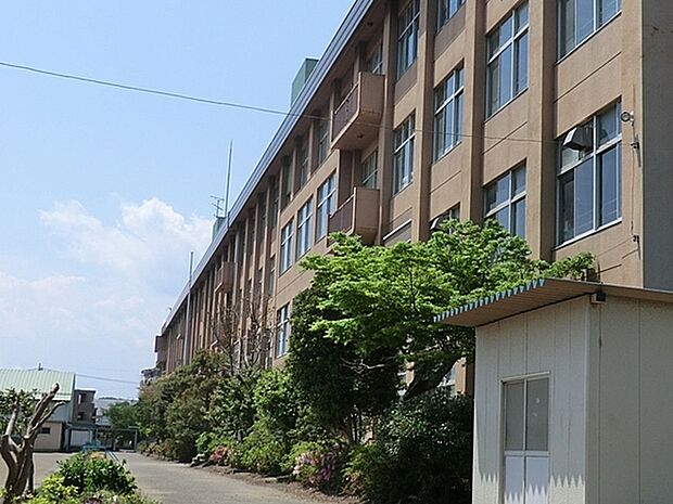 八王子市立由木中学校まで2290m