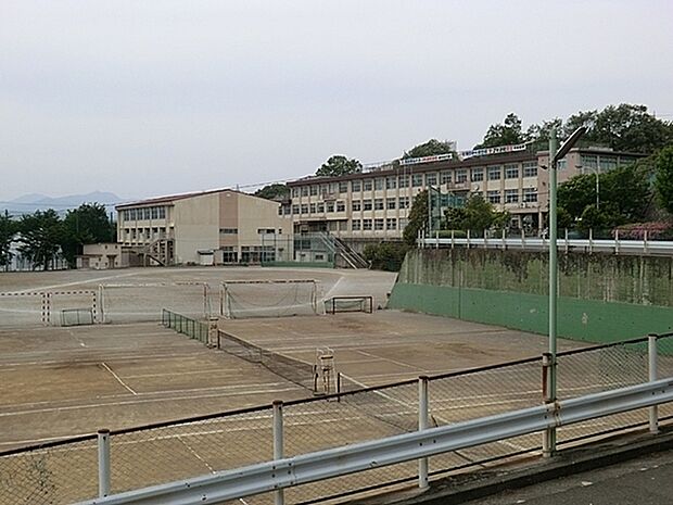 八王子市立甲ノ原中学校まで400m