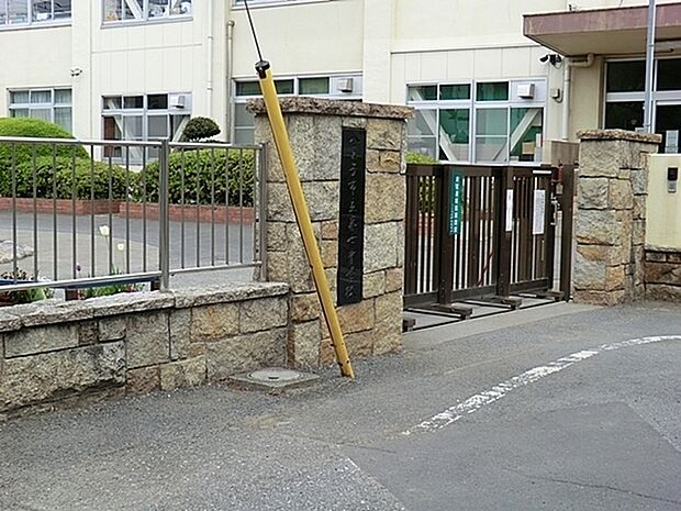 八王子市立第七中学校まで110m