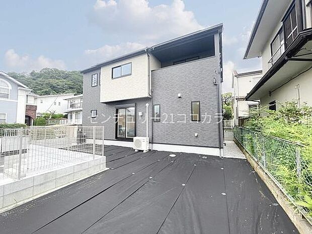 南側に広がるお庭はお子様の遊び場として、またガーデニングを楽しむスペースなどライフスタイルに合わせて様々な使い方ができます。