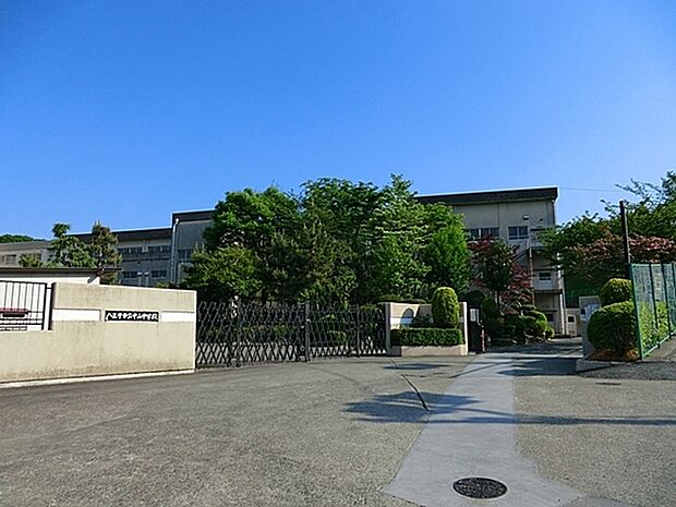 八王子市立中山中学校まで650m
