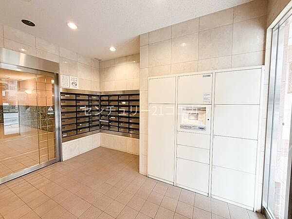 メールボックスセキュリティも安心な集合メールボックスと、荷物の受け取りに便利な宅配ボックスを完備！留守がちなご家庭やネットショッピングを頻繁に利用される方にも非常に心強い共用設備です♪