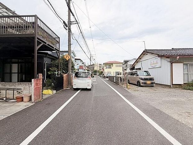清水公園が近くにあり、ご家族で気軽にお散歩や外遊びを楽しめます。四季の彩りを身近に感じられ、のびのびと子育てしやすい緑豊かな住環境です。