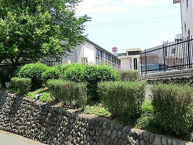 八王子市立第八小学校まで1300m