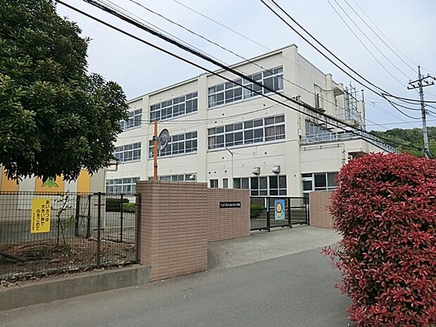 八王子市立由木東小学校まで1700m
