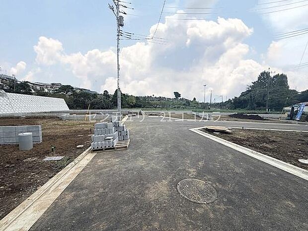 前面道路を含む現地写真
