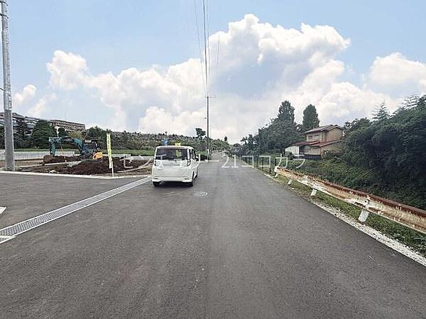 前面道路を含む現地写真