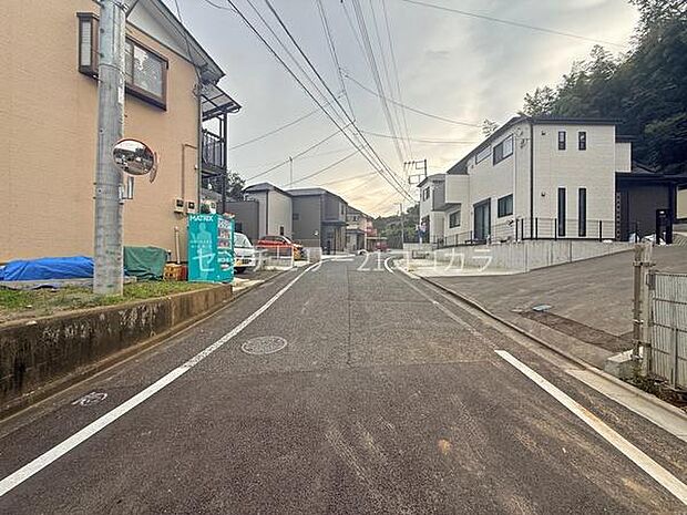 前面道路を含む現地写真