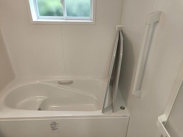 浴室には窓がある為換気がしやすいです！