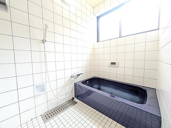 浴室には窓がある為換気がしやすいです！