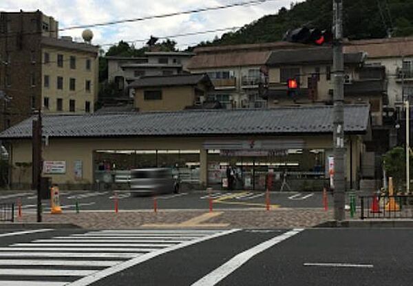 セブンイレブン山科日ノ岡店まで957m