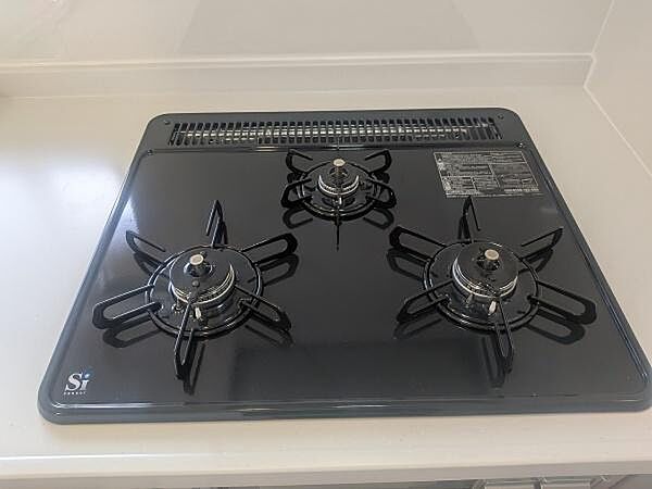 3口コンロで一度にまとめて調理ができます！