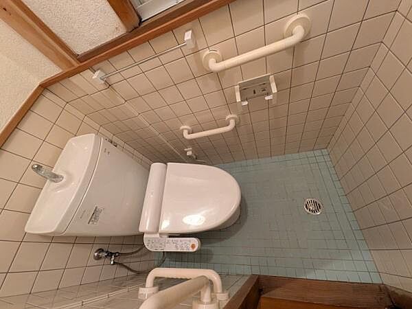 温水洗浄便座付きのトイレです！