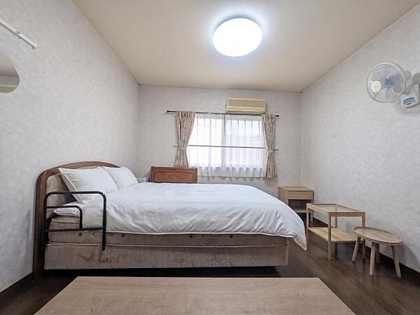 洋室のお部屋です！※生成AIにより一部家具等撤去しております。