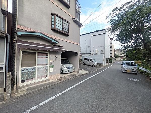 前面道路を含めた現地の様子です！