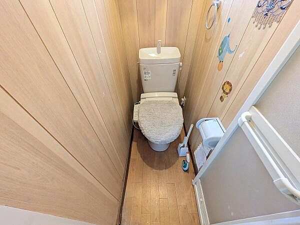 温水洗浄便座付きのトイレです！