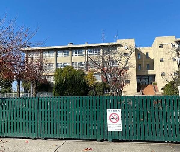 京田辺市立培良中学校まで1080m