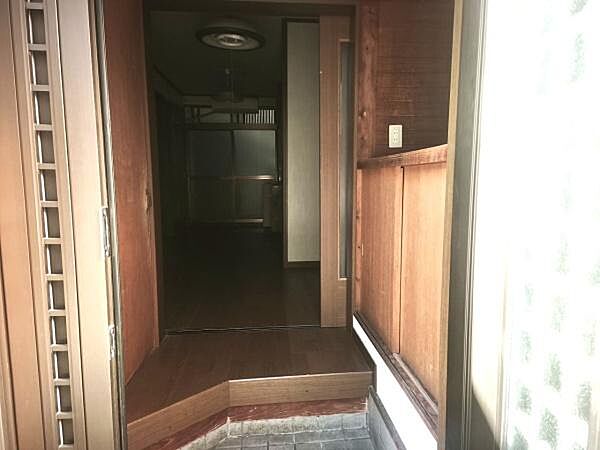 玄関スペースです！シューズボックスございます！