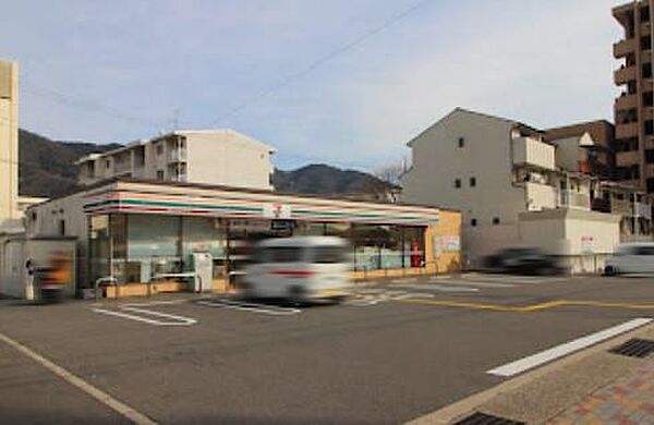 セブンイレブン山科椥辻東浦町店まで605m