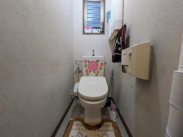 温水洗浄便座付きのトイレです！