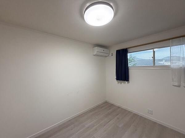 洋室のお部屋です！※生成AIにより、家具等撤去しております。