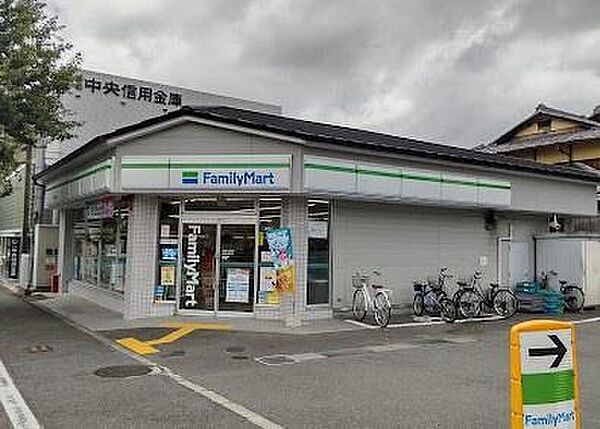 ファミリーマート北野白梅町店まで235m