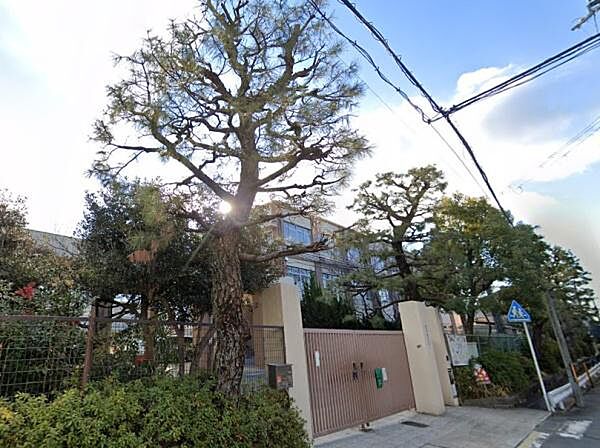 京都市立鏡山小学校まで1060m
