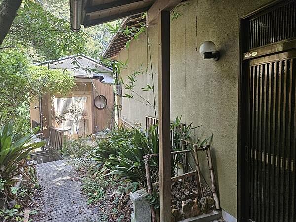 高台ならではの開放的な眺望と、四季を感じる豊かな自然環境！