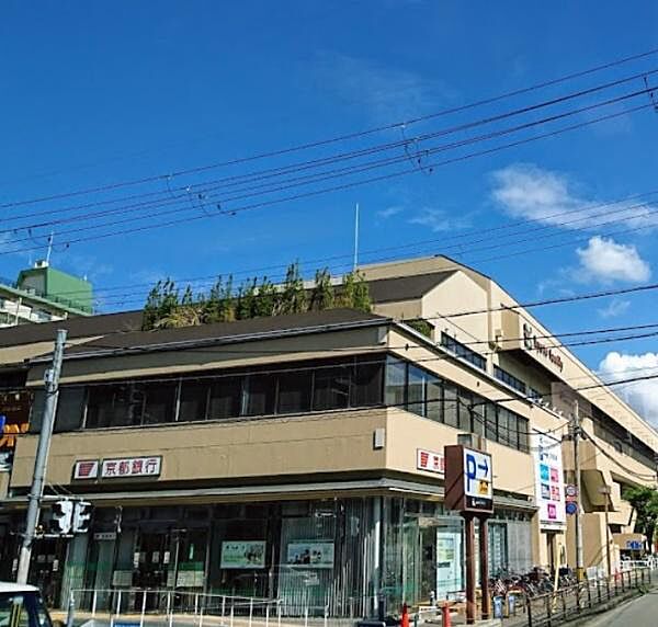 京都銀行西四条支店まで323m