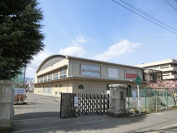 厚木市立厚木中学校まで688m