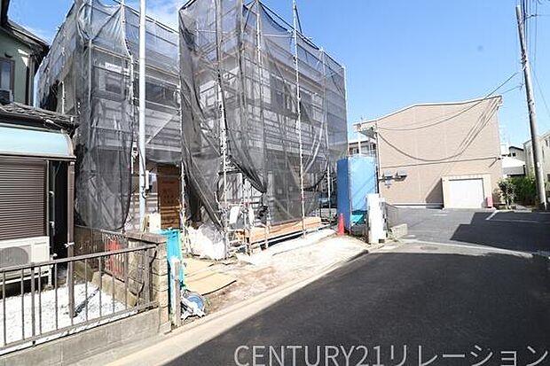 前面道路は交通量少なく、閑静な住宅街です。
