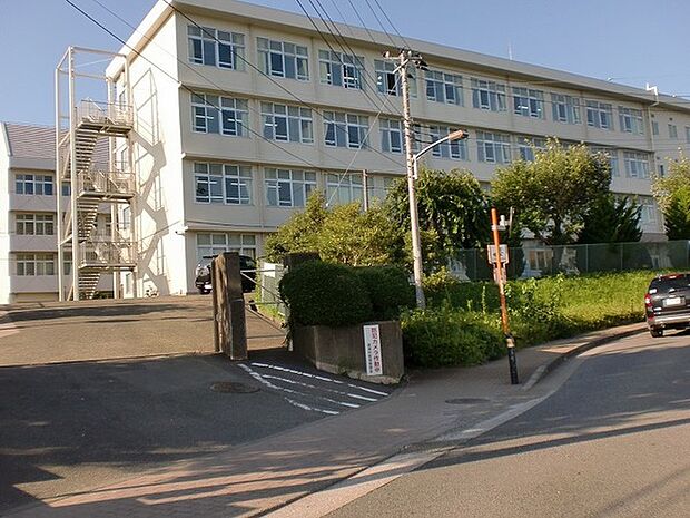 綾瀬市立城山中学校まで1173m