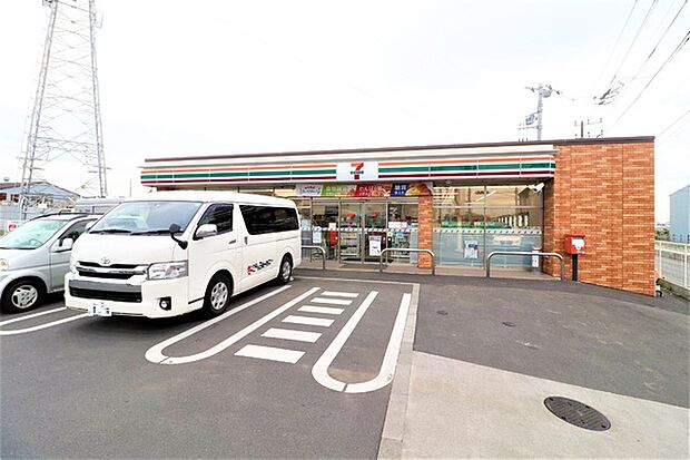 セブンイレブン寒川田端店まで425m