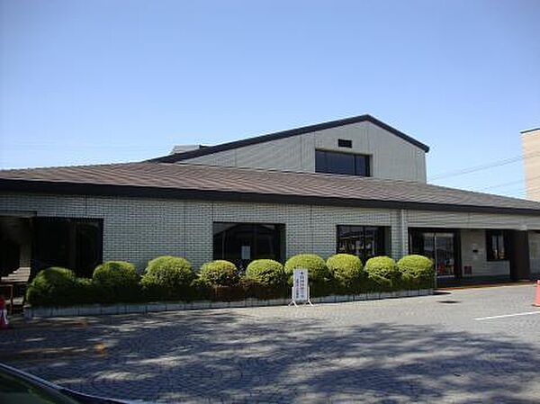 座間市立図書館まで871m