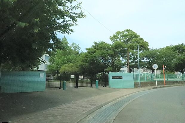 寒川町立南小学校まで793m