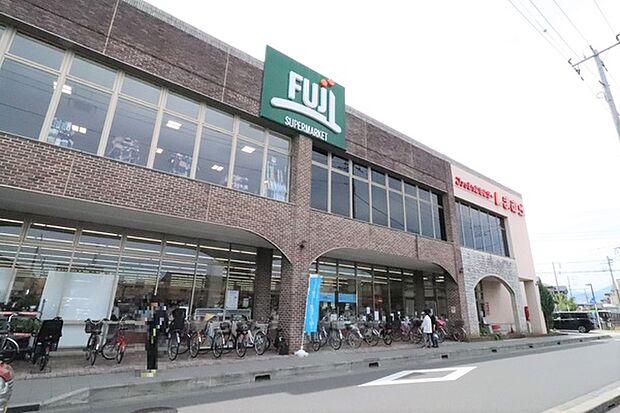 Fuji大曲店まで295m