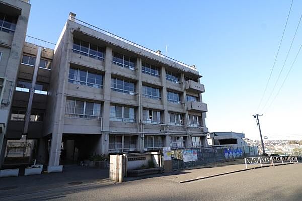 厚木市立玉川中学校まで1297m